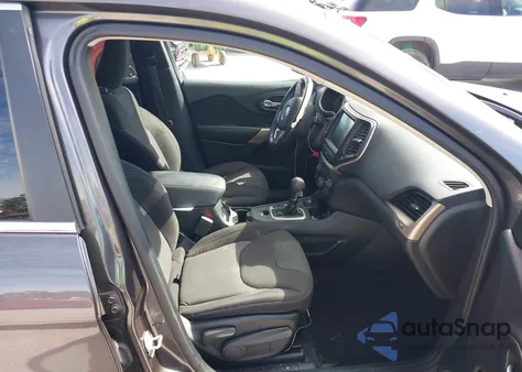 2017 Jeep Cherokee Latitude 4X4 z USA, uszkodzony, nr VIN 1C4PJMCS1HW655874